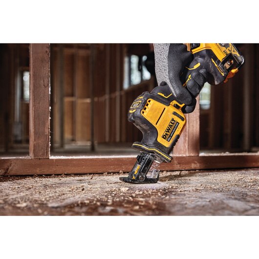 DeWALT Scie alternative sans fil maniable d’une seule main 20 V MAX